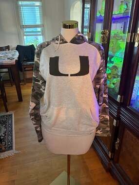 Colosseum hoodie size medium please read description
